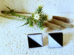 LYGIA CLARK PENDIENTES TRIANGULO